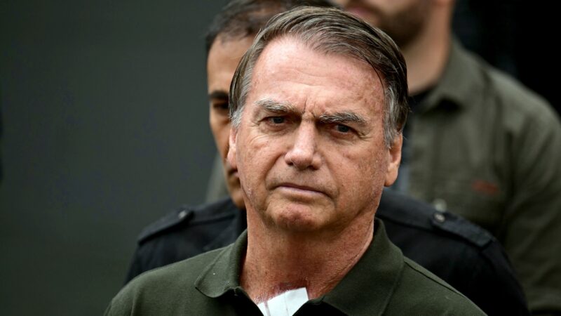 Ex-presidente Bolsonaro apresenta melhora, mas segue na UTI sem previsão de alta