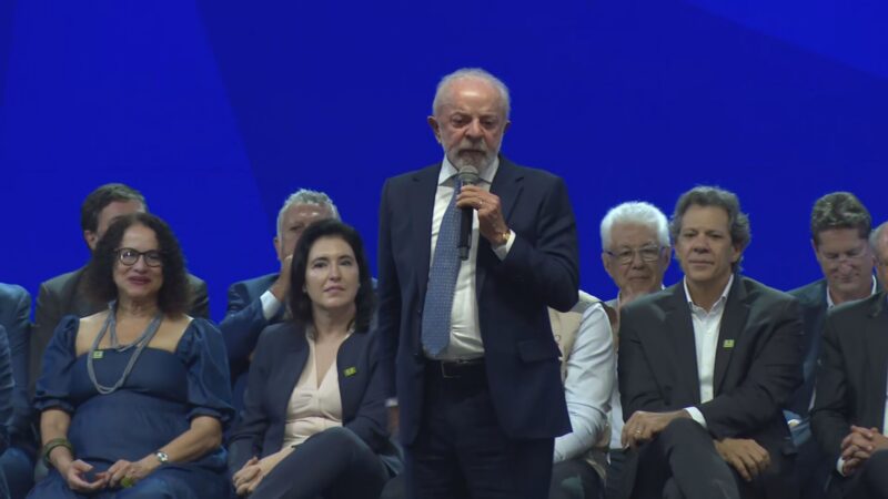 Lula critica governador de SP por tratamento a prefeitos durante evento em São Paulo