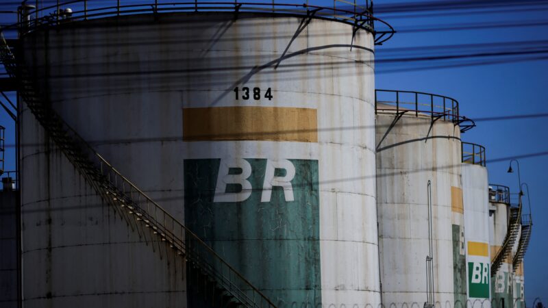Petrobras anuncia reajuste de R$ 0,06 no litro do diesel para consumidor final