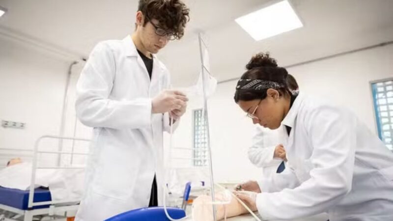 Censo Escolar 2025 aponta crescimento do ensino técnico e da educação integral apesar da queda geral nas matrículas