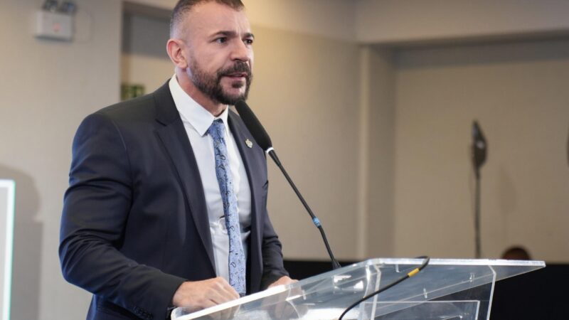 Governador interino do RJ exonera presidente da Cedae e intensifica mudanças na gestão estadual