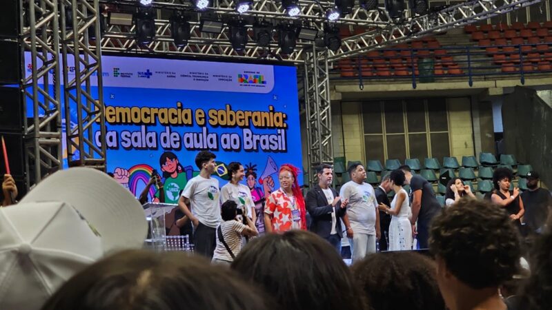 Governo lança programa para fortalecer grêmios estudantis e incentivar participação jovem