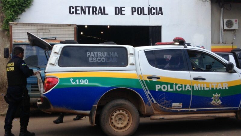 Homem é preso após perseguir esposa com facão e agredi-la em Porto Velho