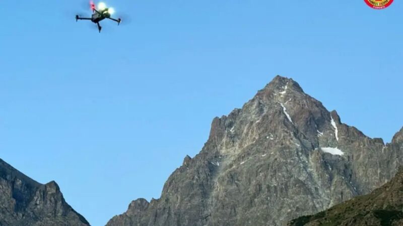 Inteligência artificial e drones revolucionam buscas por alpinista desaparecido nos Alpes italianos