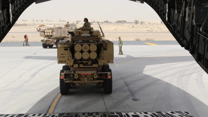 Irã anuncia ataques a empresas americanas no Oriente Médio em retaliação a bombardeios