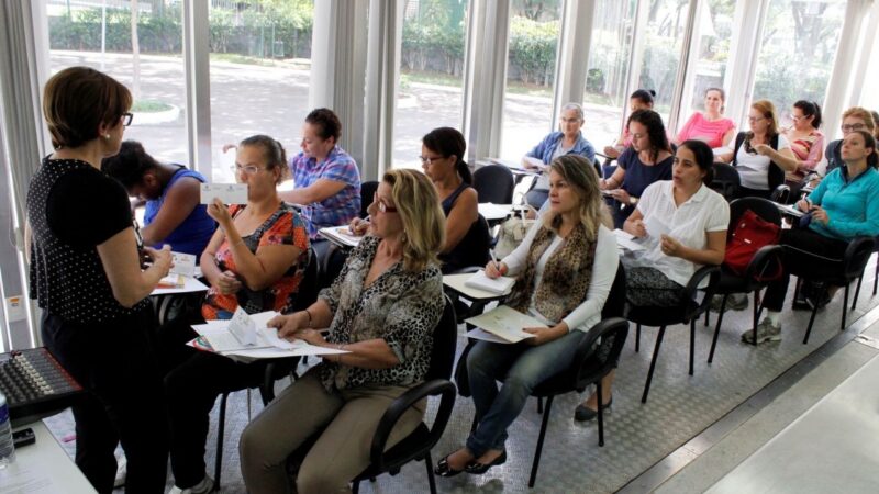Jundiaí oferece cursos gratuitos de bartender e garçom com inscrições abertas