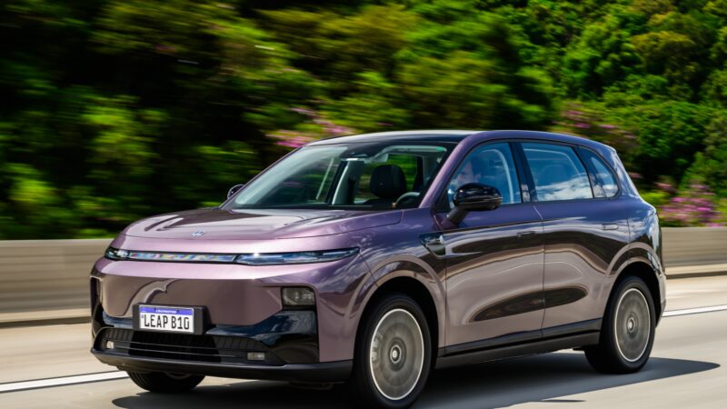 Leapmotor B10 chega ao Brasil com visual minimalista e tecnologia inspirada na Tesla