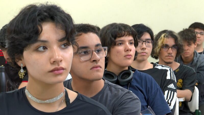 Matrículas de meninas em cursos técnicos de tecnologia nas Etecs caem 21% em um ano