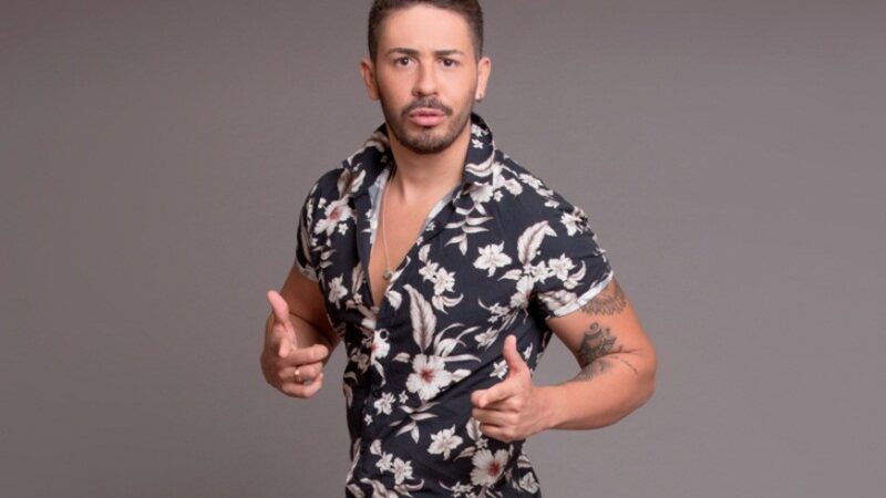 Carlinhos Maia estreia em Macapá com show de humor no Teatro das Bacabeiras