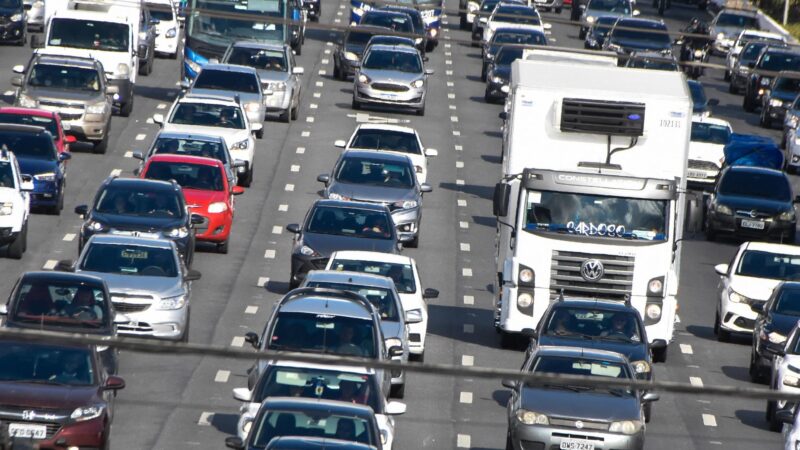 Mensagem sobre novas multas e cancelamento automático da CNH é falsa