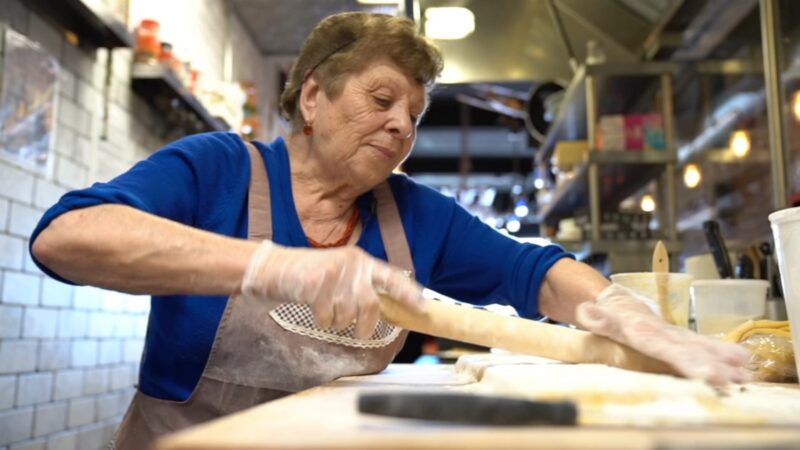 Enoteca Maria: restaurante em Nova York celebra avós e suas receitas ao redor do mundo