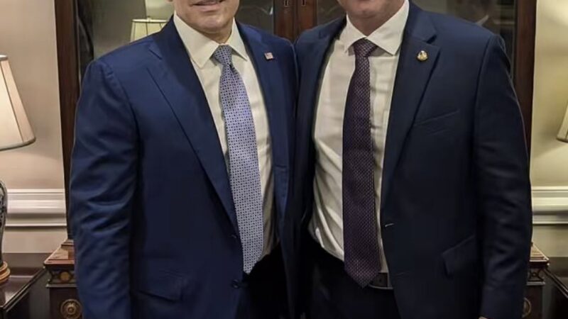 Marco Rubio agradece a Flávio Bolsonaro por oferecer equipe de transição ao governo dos EUA