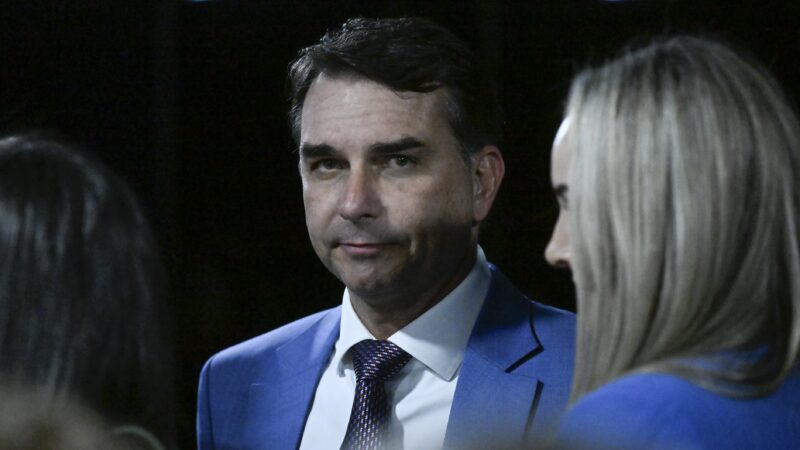Carta de Flávio Bolsonaro aos EUA gera críticas internas e resposta de Lula