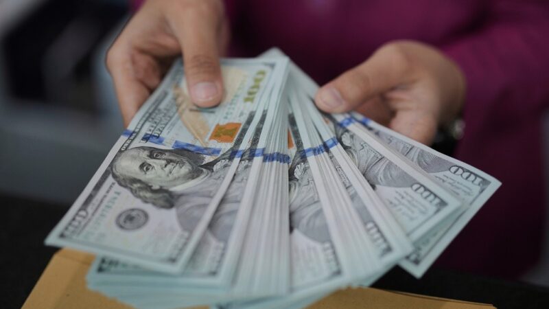 Dólar avança a R$ 5,20 com sanções dos EUA e declarações do presidente do Fed