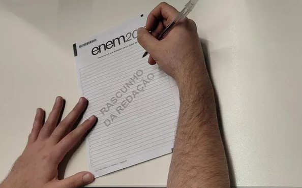 Enem 2026 libera acompanhante para candidatos com ansiedade, TOC e fibromialgia