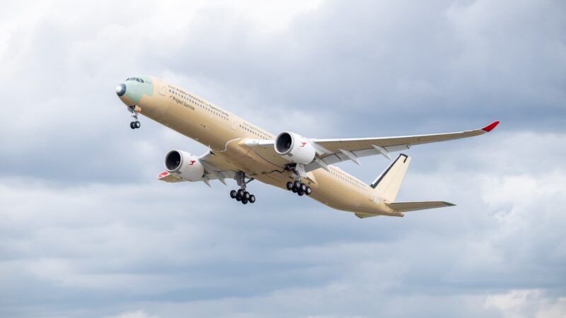 Airbus realiza primeiro voo de teste do A350-1000ULR, avião que promete rota comercial mais longa do mundo