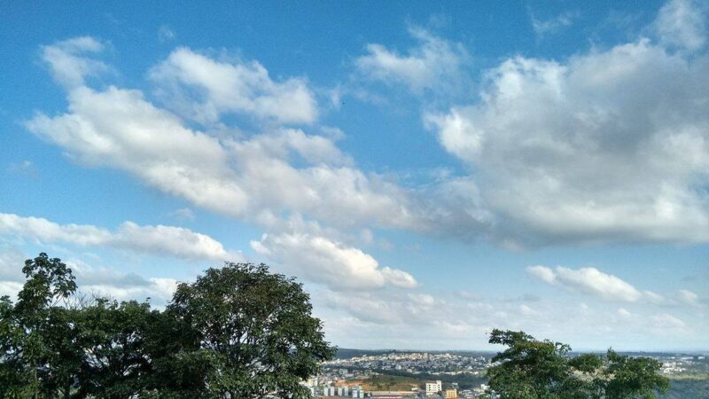 Centro-Oeste de Minas terá névoa seca e céu parcialmente nublado durante a semana