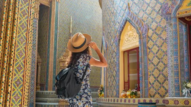 Conheça os 5 destinos mais seguros para mulheres viajarem sozinhas em 2026
