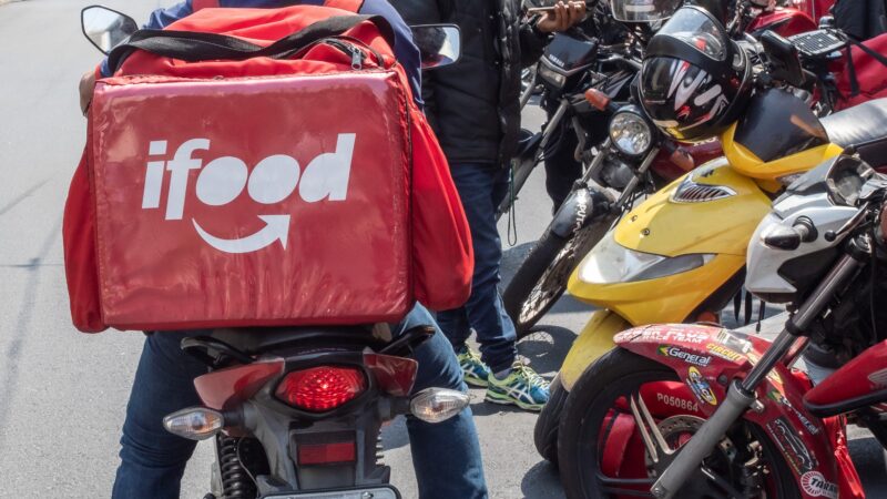 Justiça determina análise individual de benefícios do INSS para entregadores do iFood