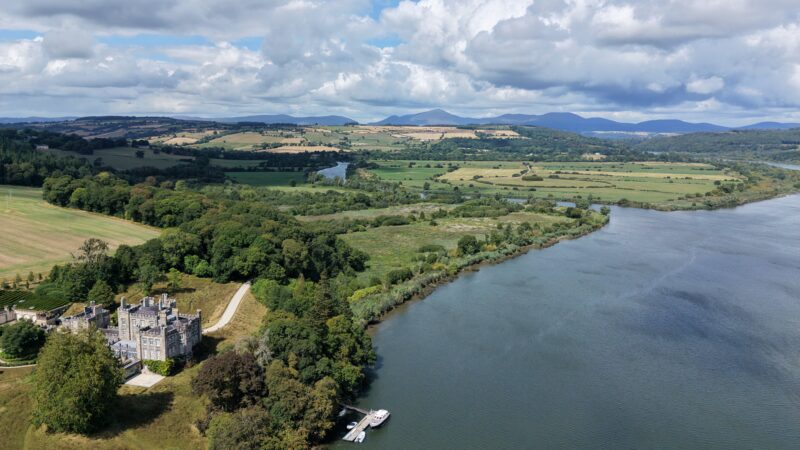 Mark Zuckerberg adquire castelo histórico na Irlanda próximo à sede europeia da Meta