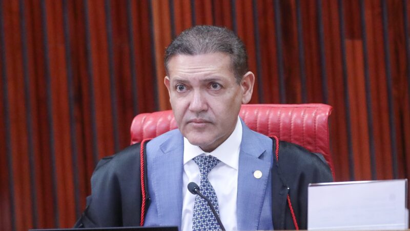 Presidente do TSE reúne embaixadores para reforçar segurança das urnas eletrônicas