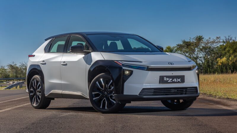 Toyota lança no Brasil o SUV elétrico bZ4X com preço de R$ 419.990