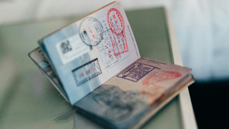 União Europeia elimina carimbo no passaporte e adota controle digital nas fronteiras