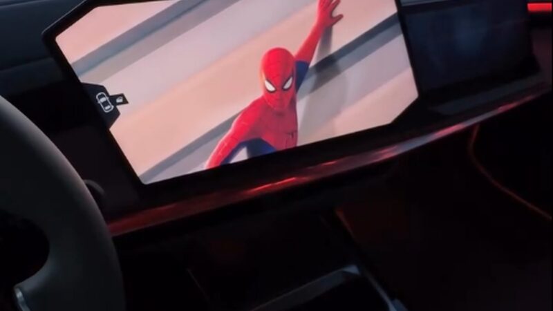 BMW e Homem-Aranha: publicidade em telas de carros levanta debate sobre anúncios automotivos