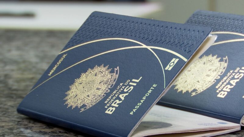 Emissão de passaportes para brasileiros no exterior agora é centralizada no Brasil