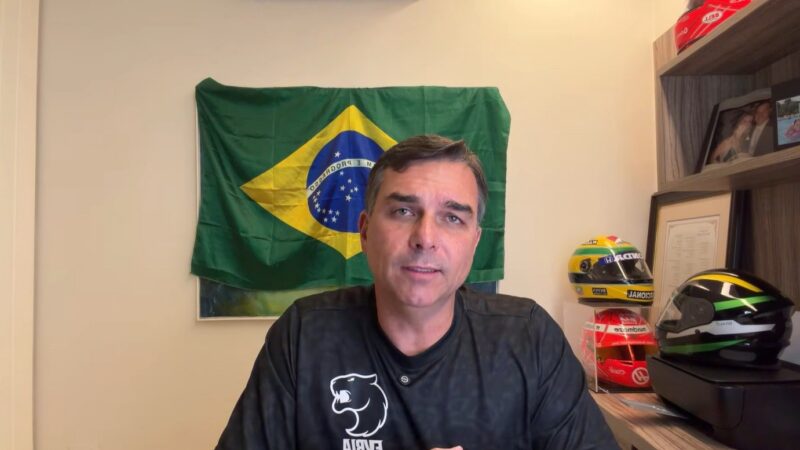 Flávio Bolsonaro nega envolvimento em ação contra aumento do Bolsa Família e critica reajuste