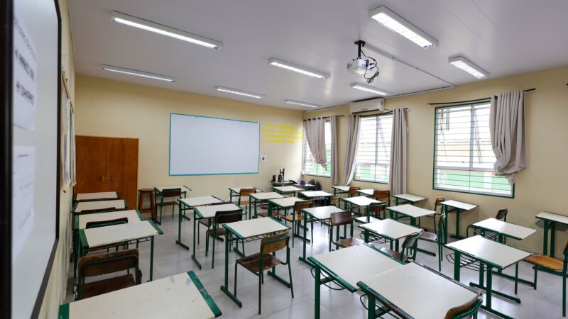 Florianópolis lidera avanço no IDEB 2025 em Santa Catarina, mas desafios na aprendizagem persistem