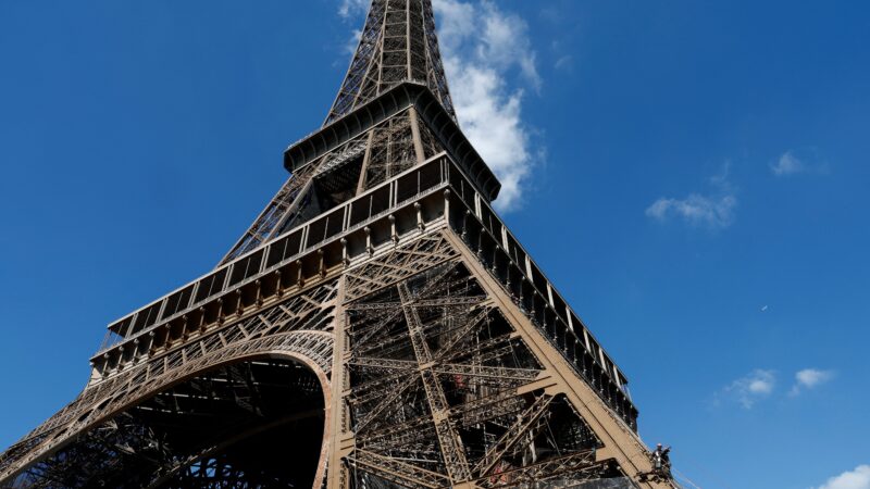 Paris aplica multa histórica por conversão ilegal de prédio em Airbnb