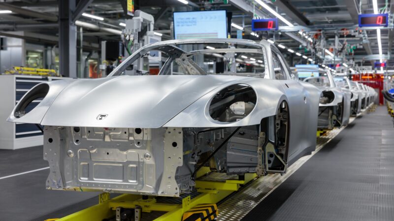 Porsche planeja eliminar 5 mil vagas até 2035 em reestruturação sem demissões forçadas