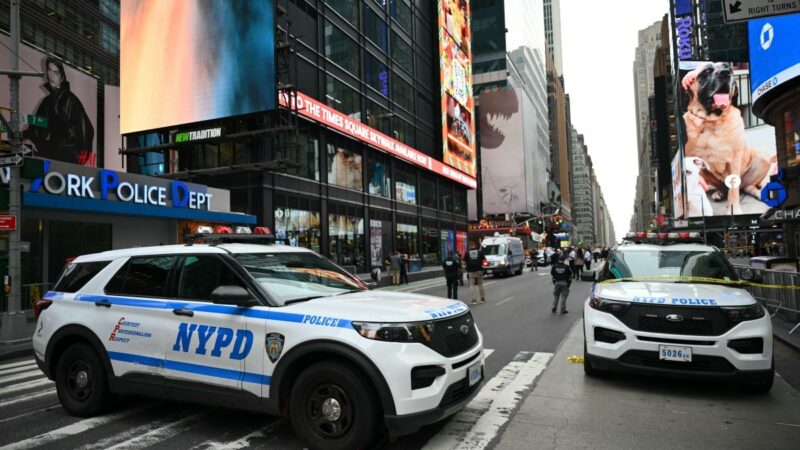 Caçadores de tesouros invadem bueiros em Nova York em busca de objetos valiosos