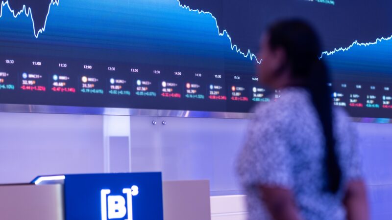 Ibovespa fecha em alta próxima de 192 mil pontos com eleições no radar; dólar recua a R$ 5,21