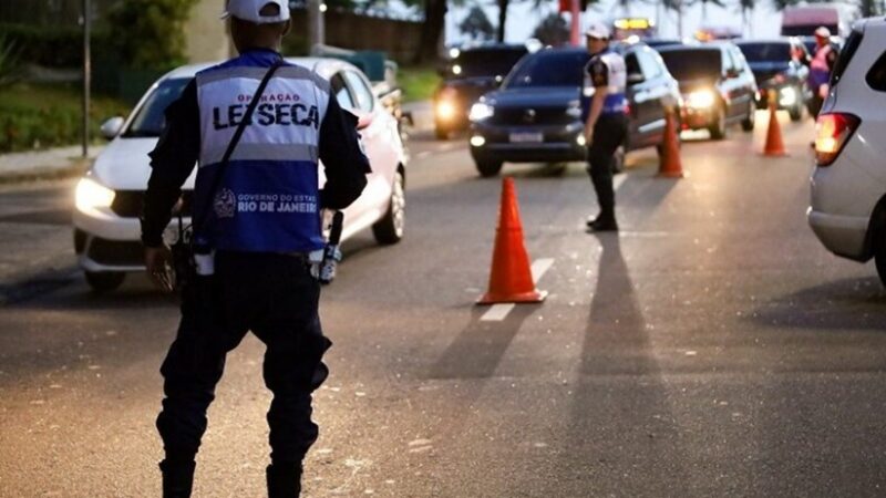 Novas regras da Lei Seca autorizam teste para detectar drogas em motoristas no Brasil
