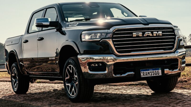 Stellantis convoca recall da RAM 1500 no Brasil por falha nos cintos traseiros