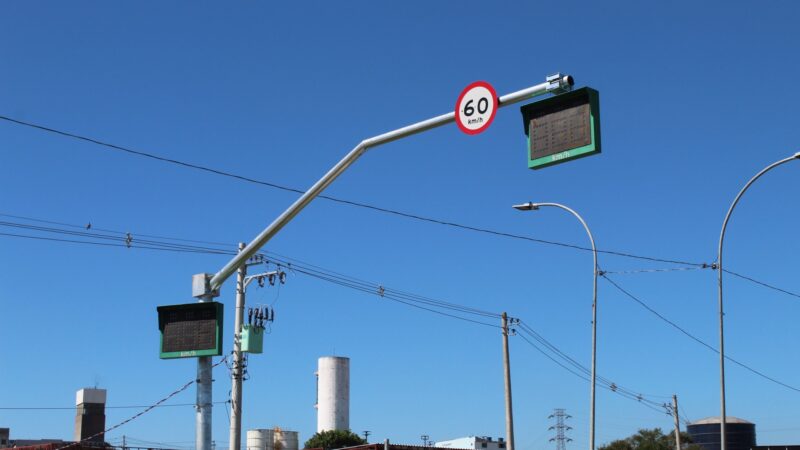 Testes de radares que medem velocidade média começam em oito estados brasileiros